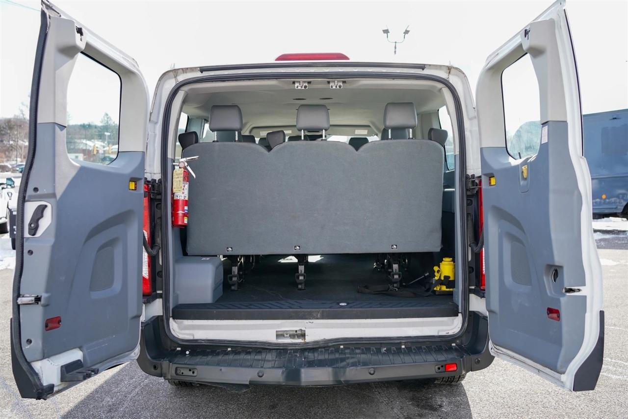 Ford Transit 150 Wagon Low Roof XL 60/40 Pass. 130-in. WB 2018