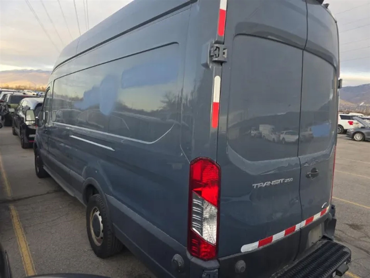 Ford Transit 250 Van High Roof w/Sliding Pass. 148-in. WB EL 2020