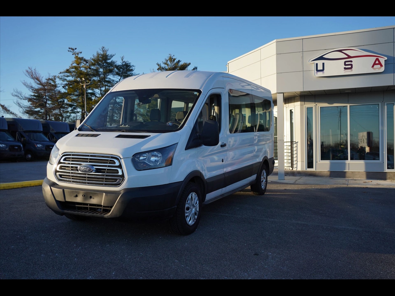 Ford Transit 350 Wagon Med. Roof XLT w/Sliding Pass. 148-in. WB 2019