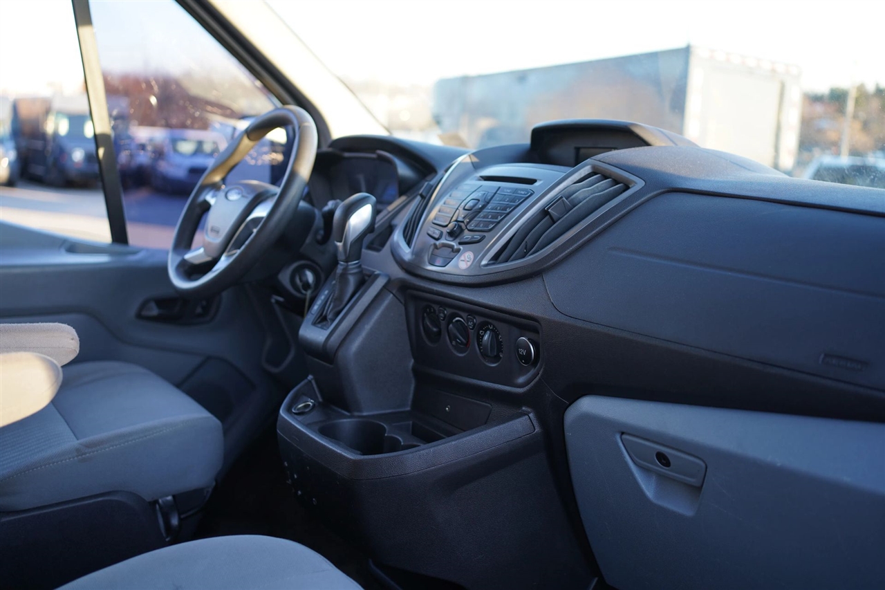 Ford Transit 350 Wagon Med. Roof XLT w/Sliding Pass. 148-in. WB 2019