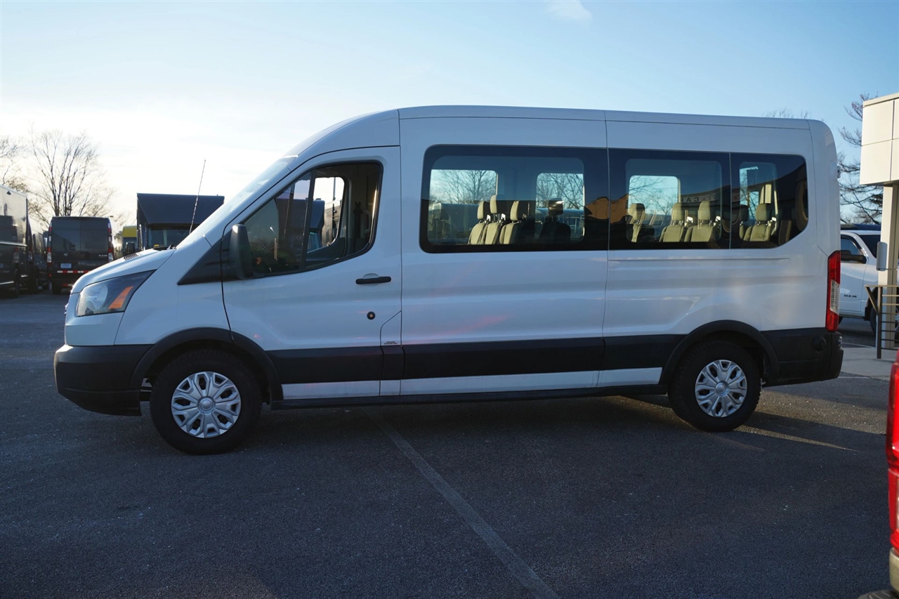 Ford Transit 350 Wagon Med. Roof XLT w/Sliding Pass. 148-in. WB 2019