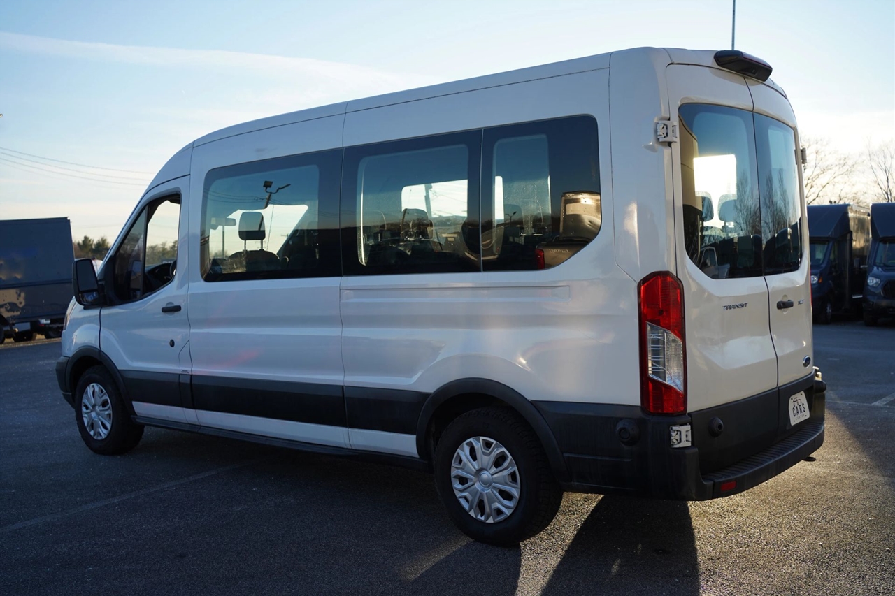 Ford Transit 350 Wagon Med. Roof XLT w/Sliding Pass. 148-in. WB 2019