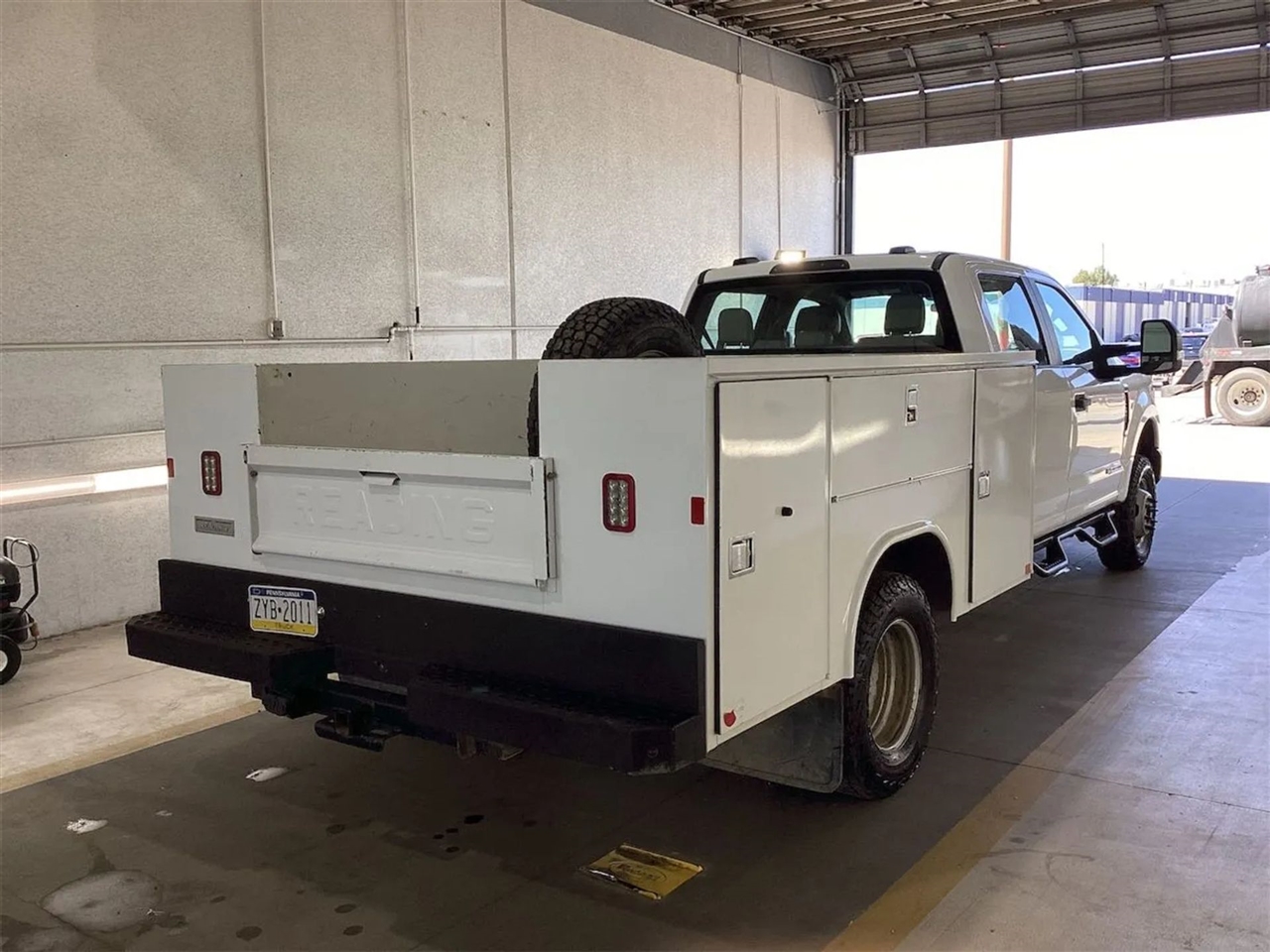 Ford F-350 SD XL Crew Cab Long Bed DRW 4WD 2022