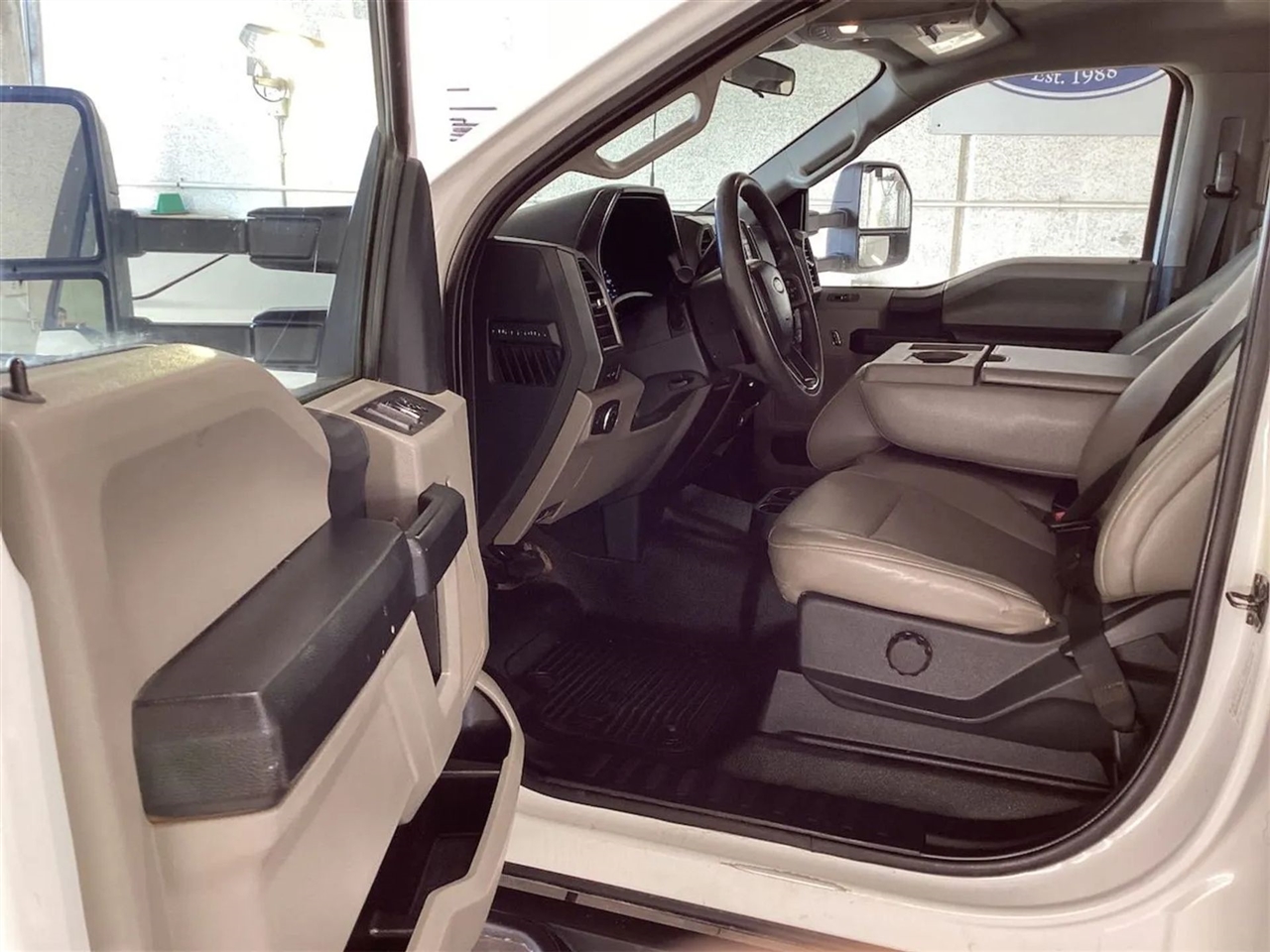 Ford F-350 SD XL Crew Cab Long Bed DRW 4WD 2022