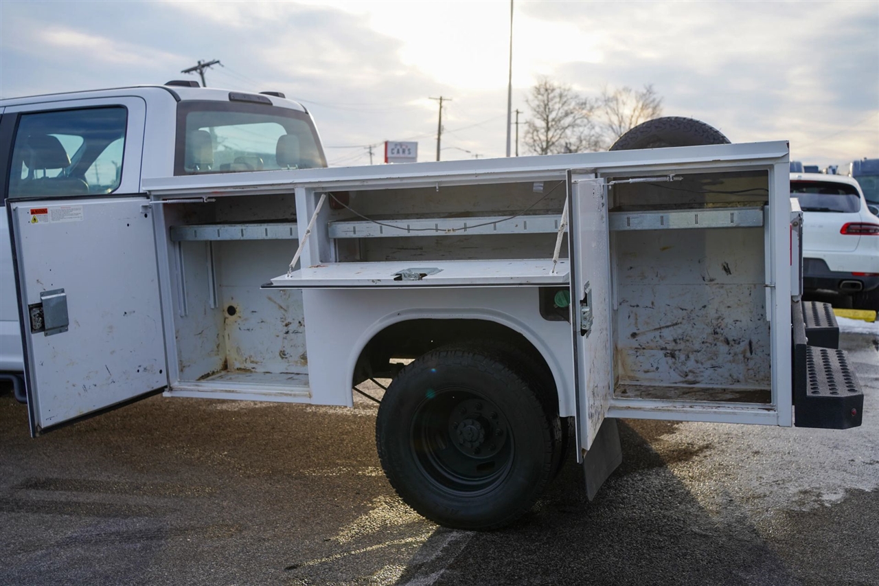 Ford F-350 SD XL Crew Cab Long Bed DRW 4WD 2022