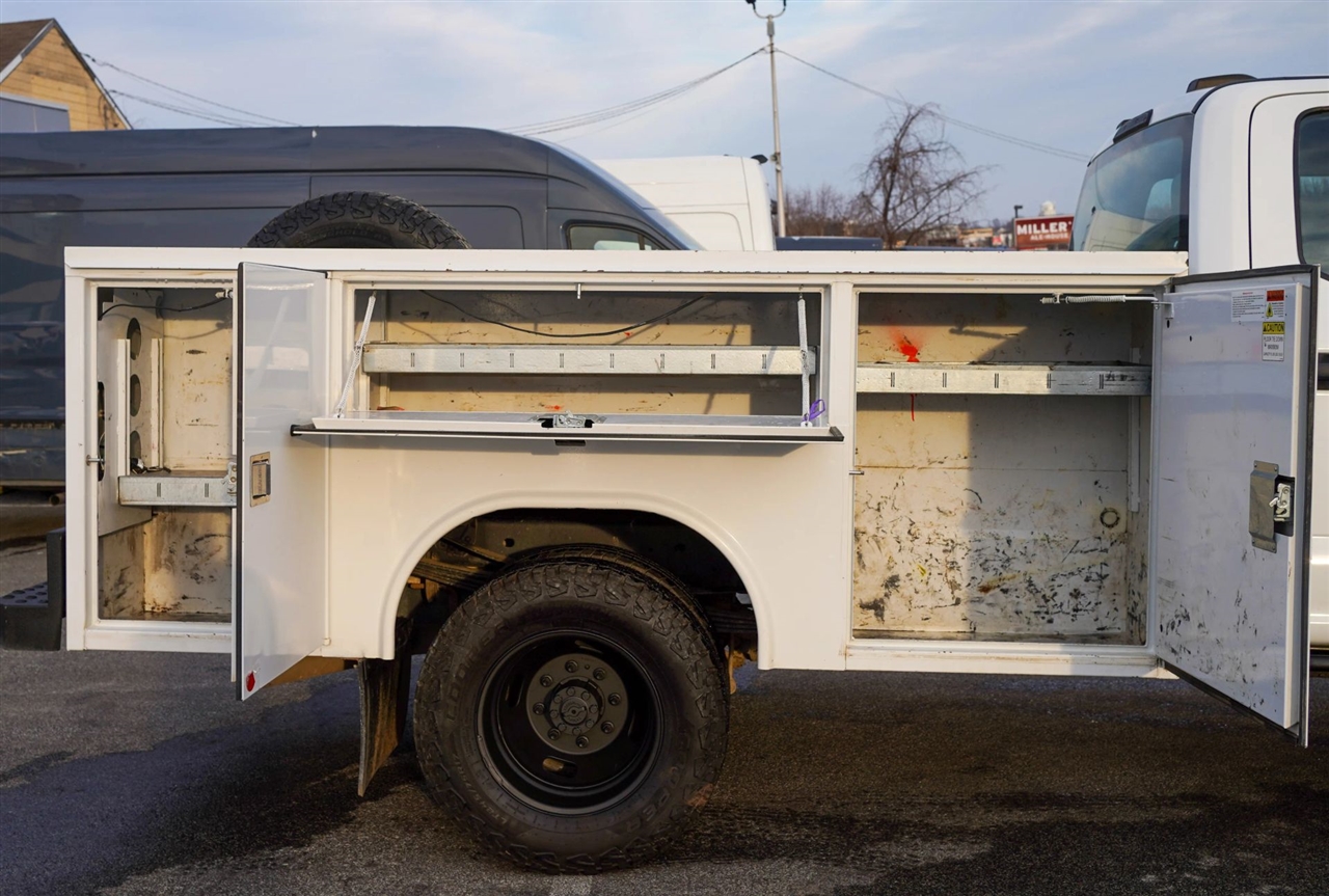 Ford F-350 SD XL Crew Cab Long Bed DRW 4WD 2022