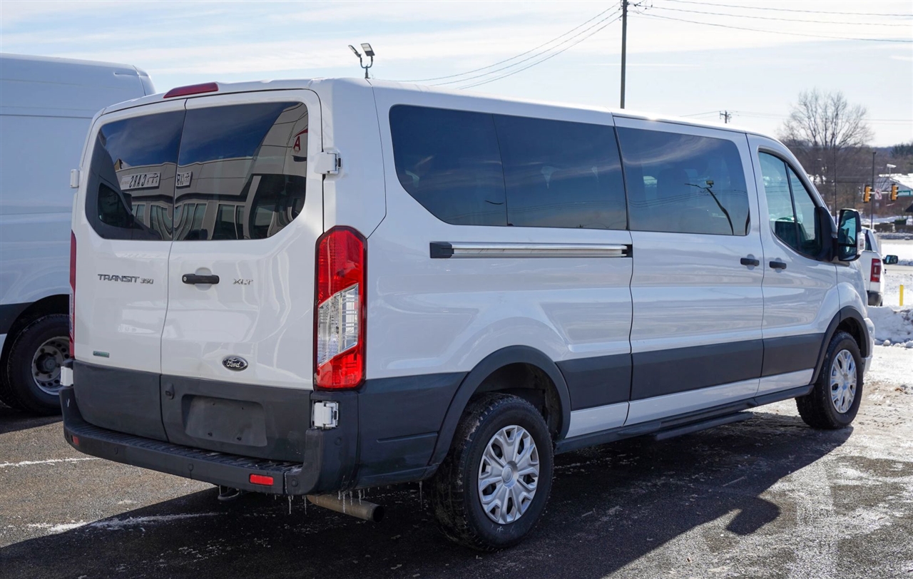 Ford Transit 350 Wagon Low Roof XLT w/Sliding Pass. 148-in. WB 2023