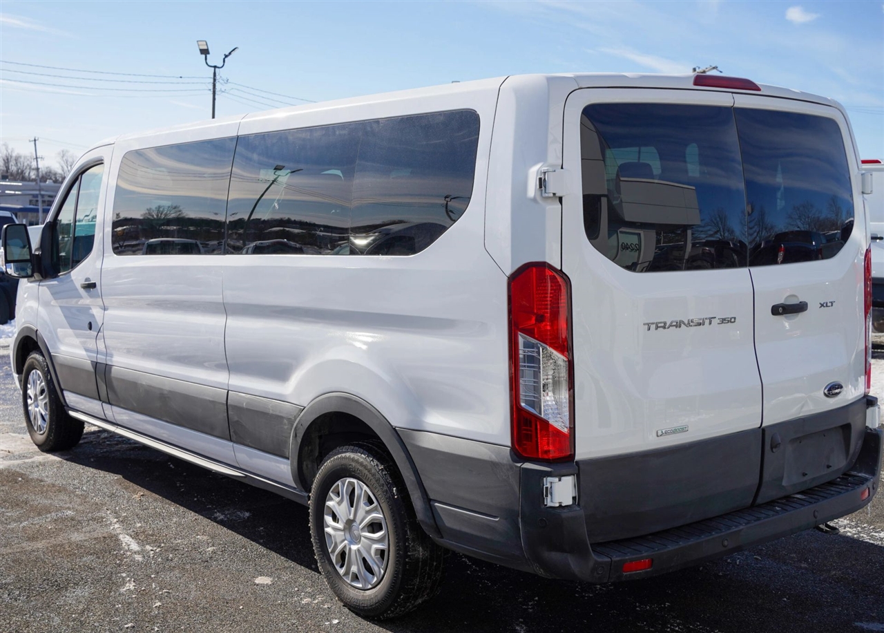 Ford Transit 350 Wagon Low Roof XLT w/Sliding Pass. 148-in. WB 2023