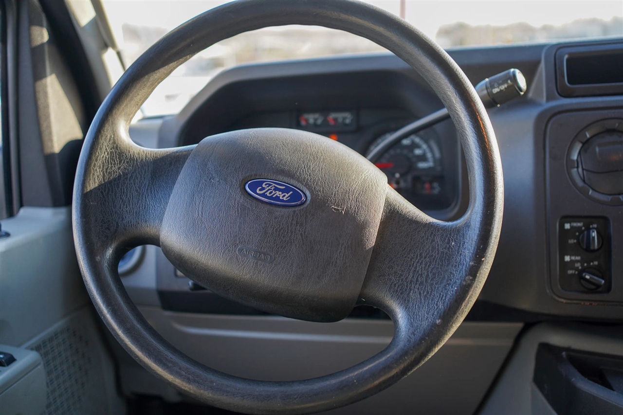 Ford Econoline E-350 Super Duty Extended 2013