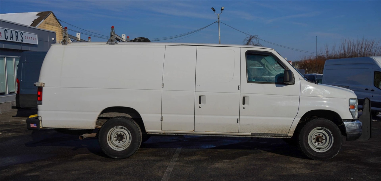 Ford Econoline E-350 Super Duty Extended 2013