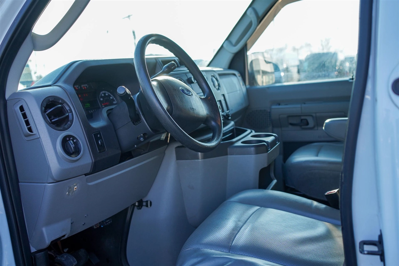 Ford Econoline E-350 Super Duty Extended 2013