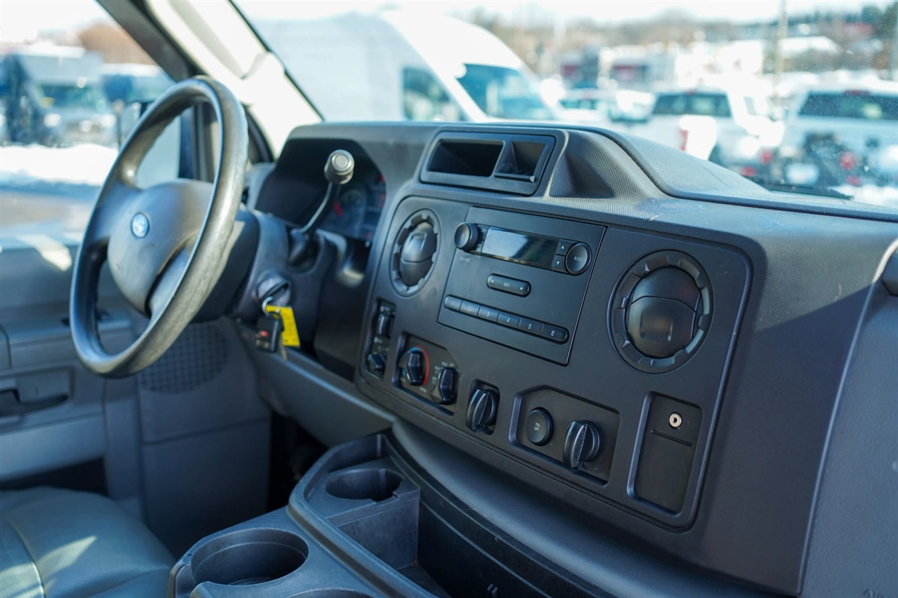 Ford Econoline E-350 Super Duty Extended 2013