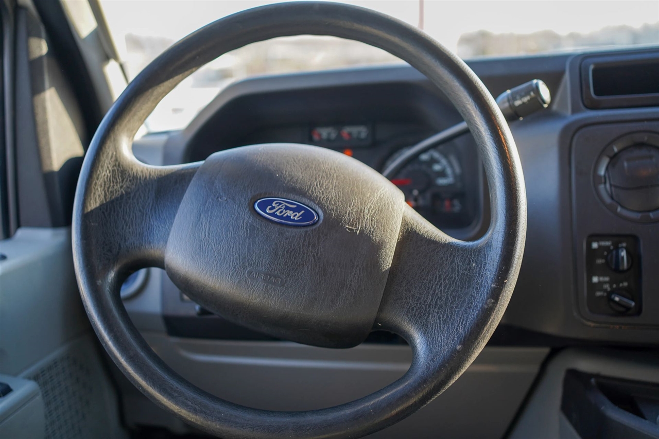 Ford Econoline E-350 Super Duty Extended 2013