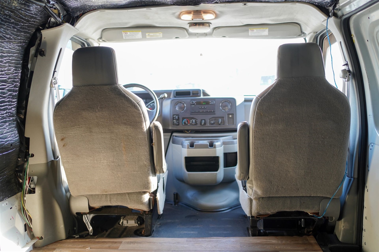 Ford Econoline E-350 Super Duty Extended 2013