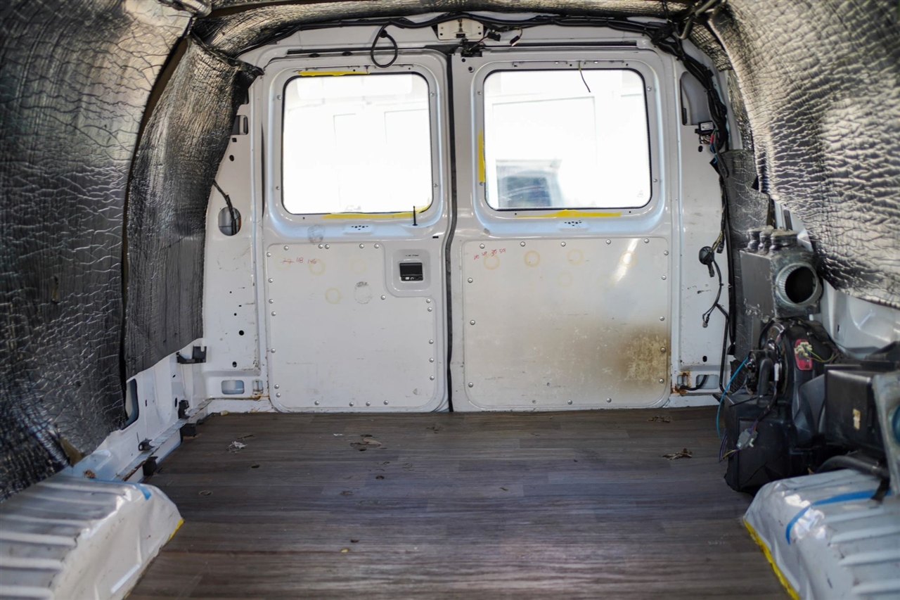 Ford Econoline E-350 Super Duty Extended 2013