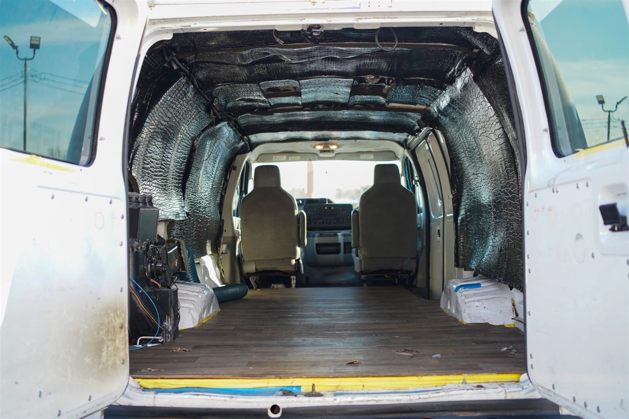 Ford Econoline E-350 Super Duty Extended 2013