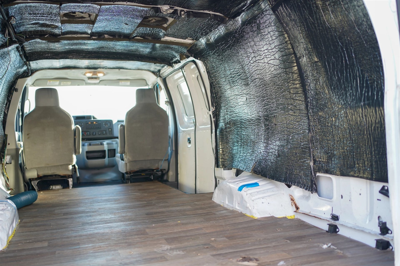 Ford Econoline E-350 Super Duty Extended 2013