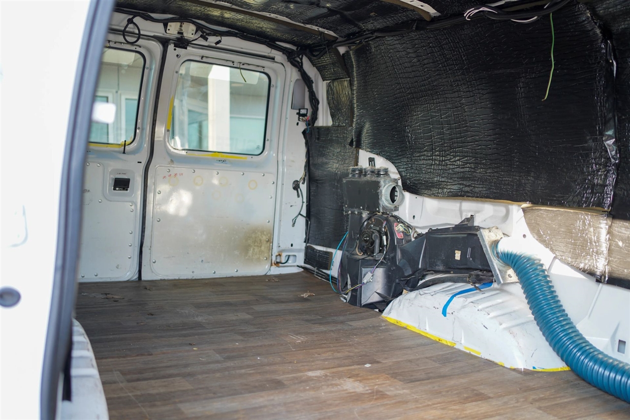 Ford Econoline E-350 Super Duty Extended 2013