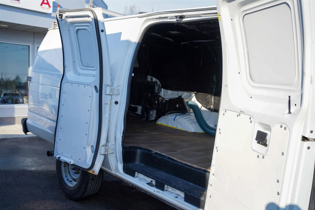 Ford Econoline E-350 Super Duty Extended 2013
