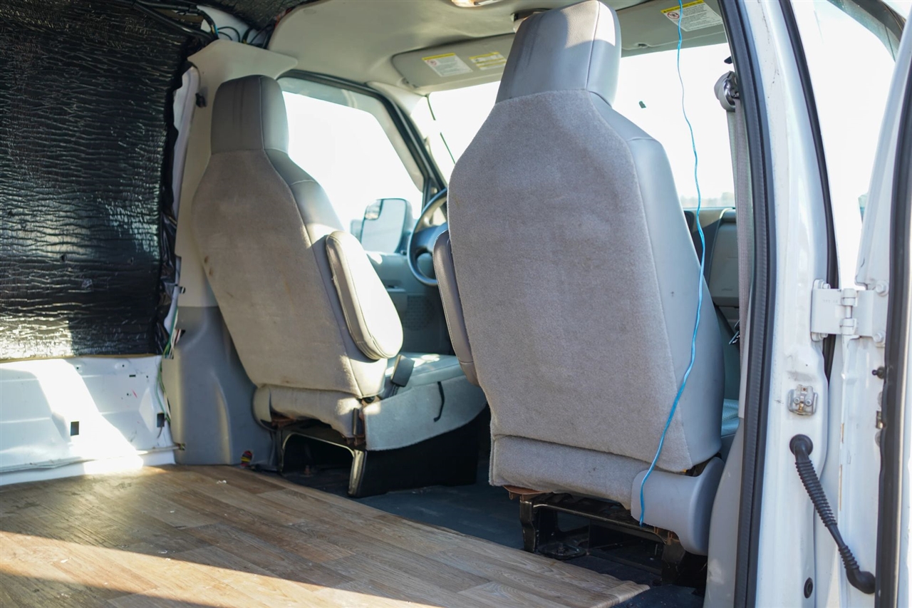 Ford Econoline E-350 Super Duty Extended 2013