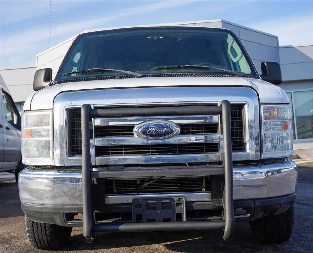 Ford Econoline E-350 Super Duty Extended 2013