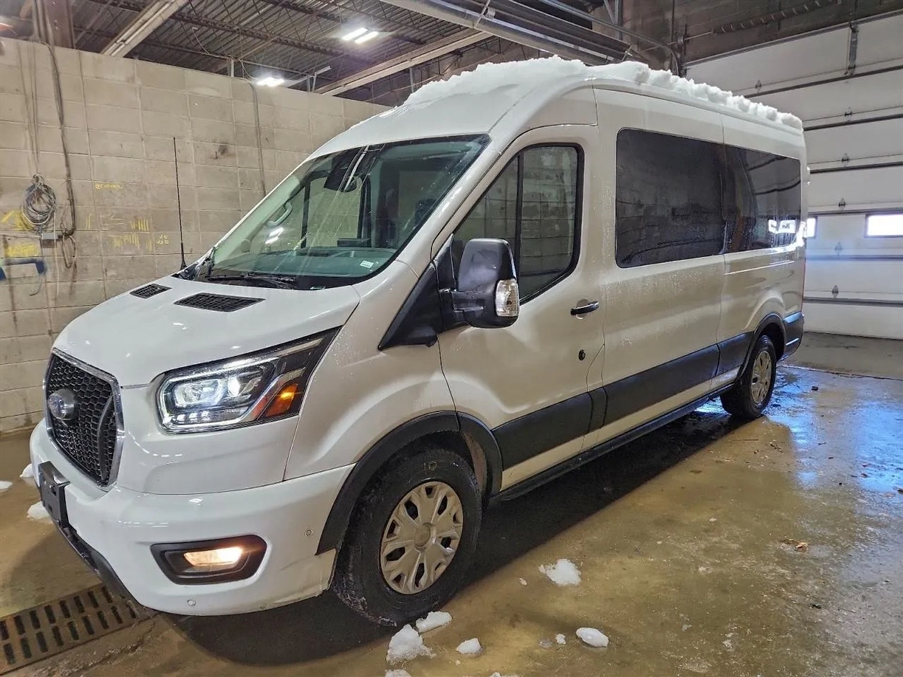 Ford Transit 350 Wagon Med. Roof XL w/Sliding Pass. 148-in. WB 2023