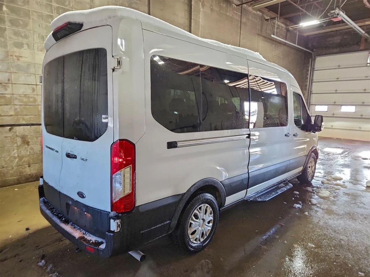 Ford Transit 350 Wagon Med. Roof XL w/Sliding Pass. 148-in. WB 2023