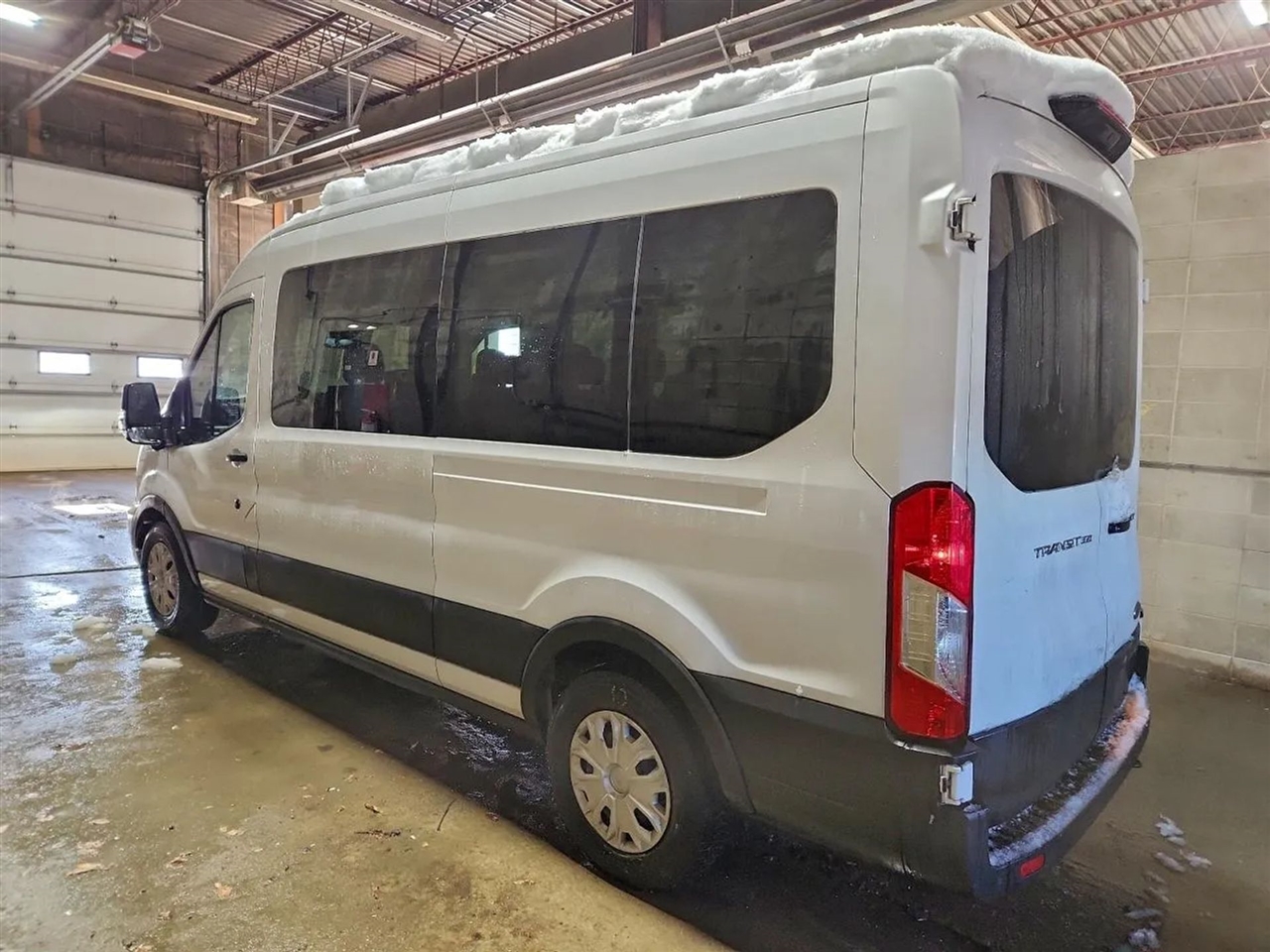 Ford Transit 350 Wagon Med. Roof XL w/Sliding Pass. 148-in. WB 2023