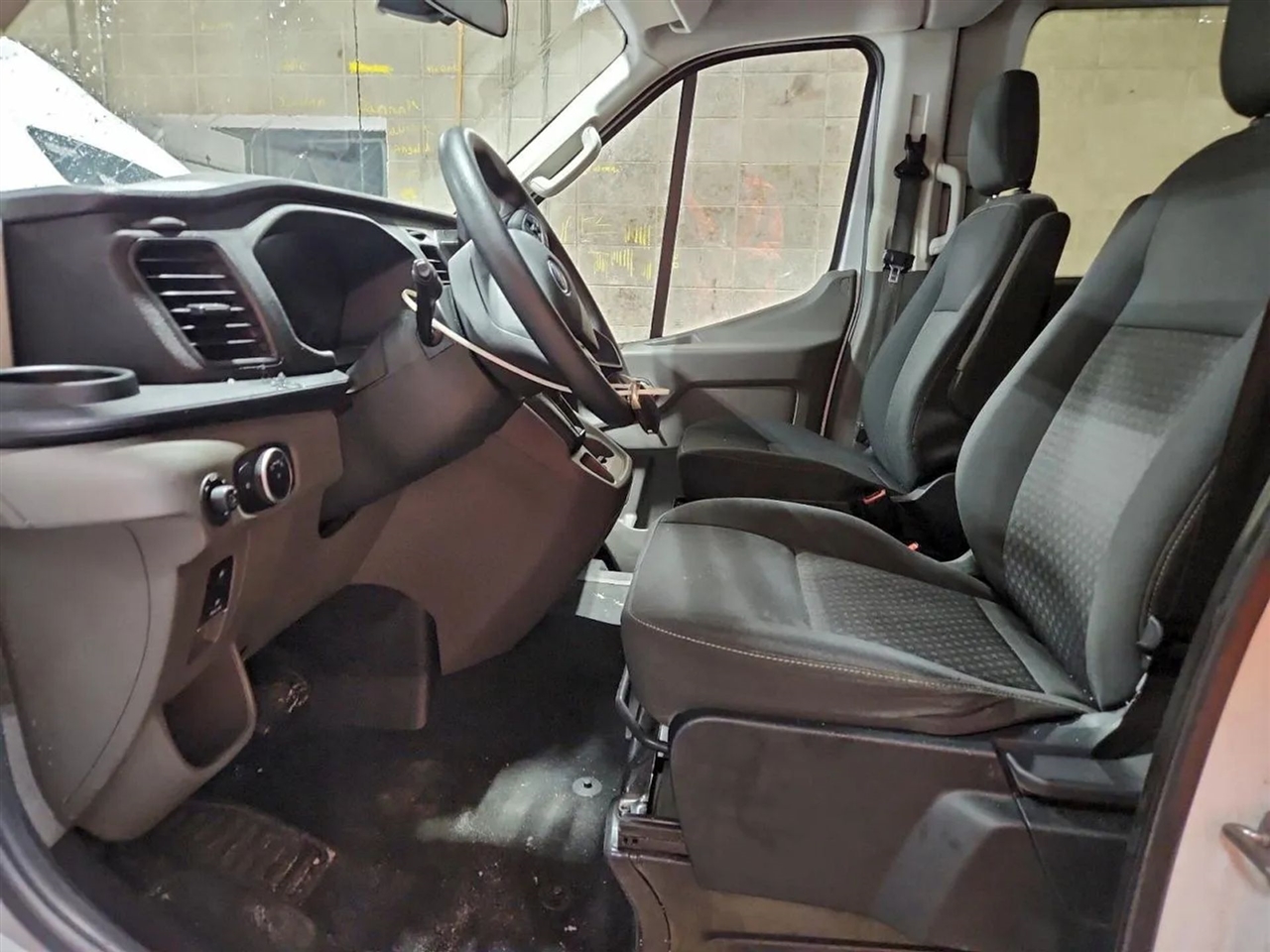 Ford Transit 350 Wagon Med. Roof XL w/Sliding Pass. 148-in. WB 2023