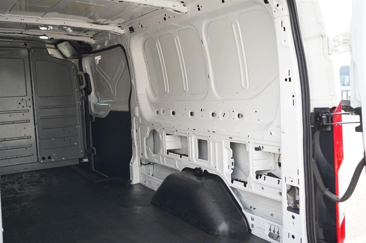 Ford Transit 150 Van Low Roof w/Sliding Pass. 130-in. WB 2020