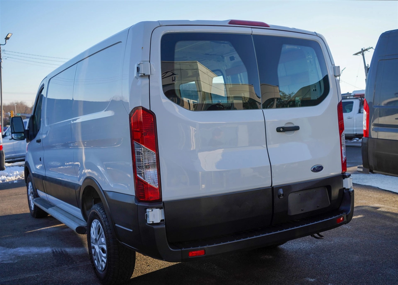 Ford Transit 250 Van Low Roof w/Sliding Pass. 130-in. WB 2020