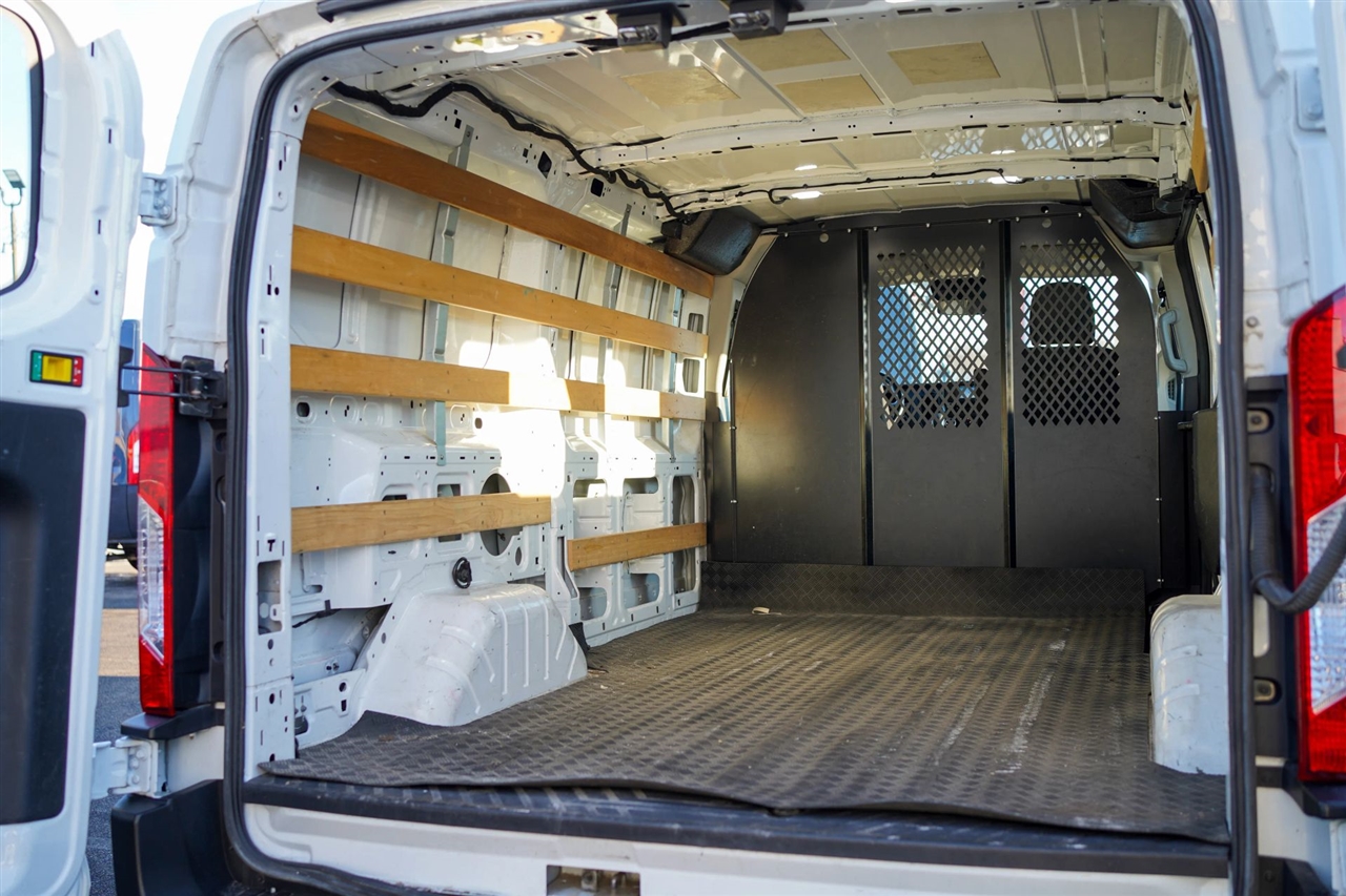 Ford Transit 250 Van Low Roof w/Sliding Pass. 130-in. WB 2020