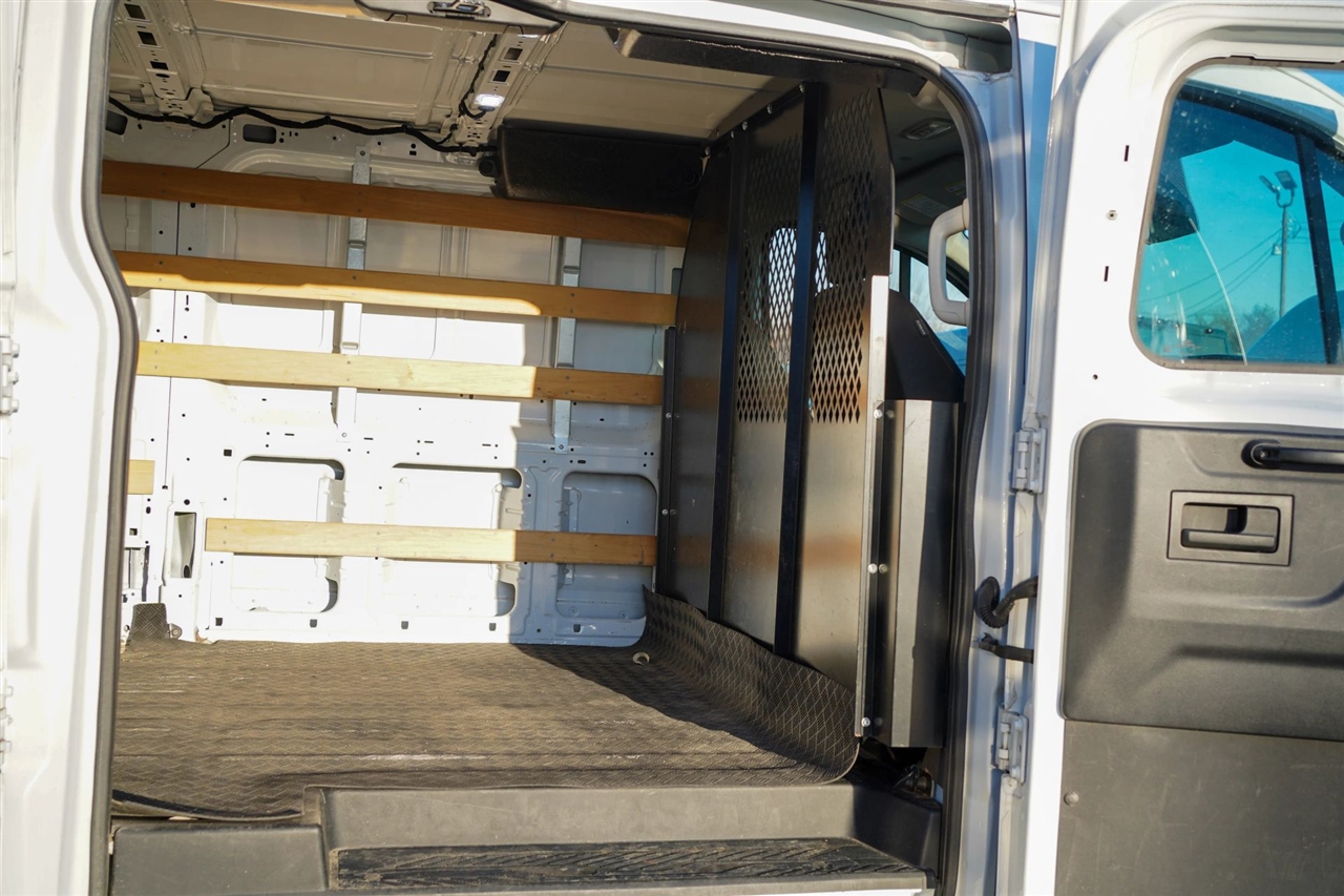 Ford Transit 250 Van Low Roof w/Sliding Pass. 130-in. WB 2020