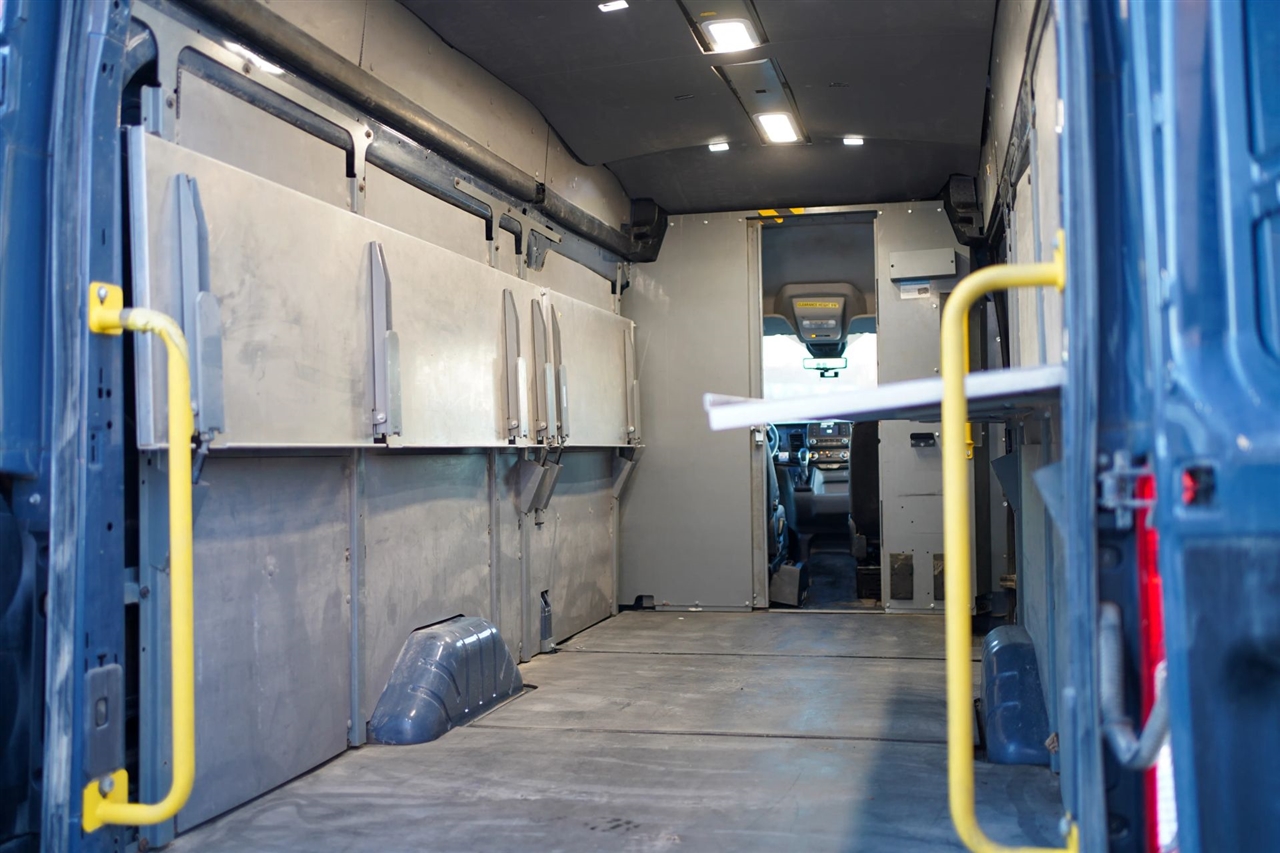 Ford Transit 250 Van High Roof w/Sliding Pass. 148-in. WB EL 2020