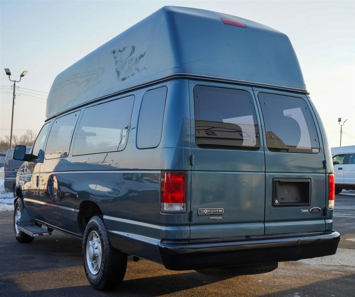 Ford Econoline E-350 Super Duty Extended 2014