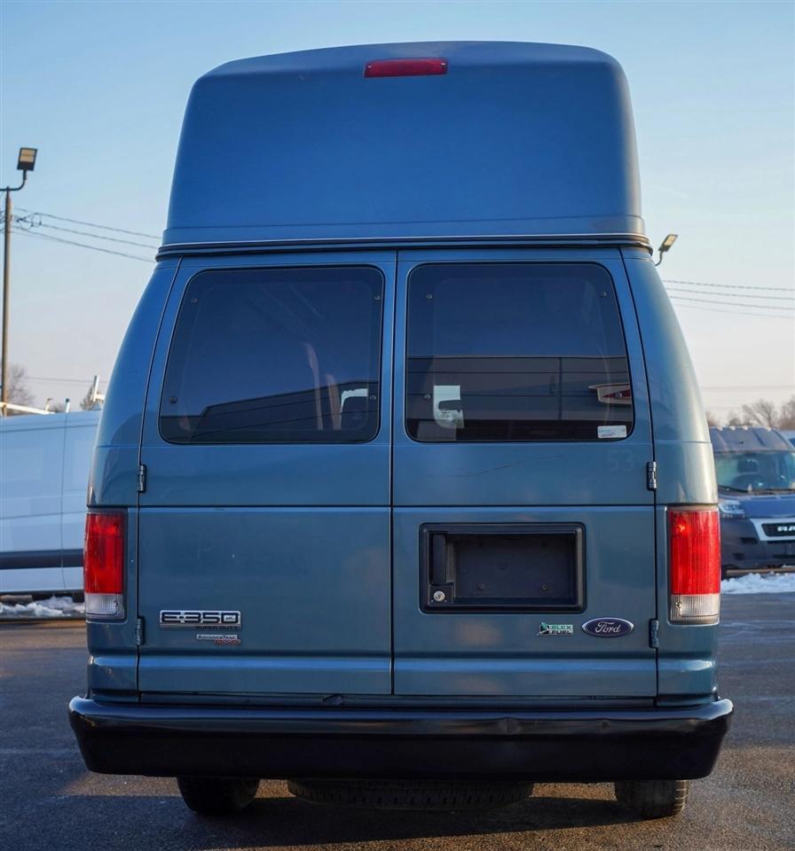 Ford Econoline E-350 Super Duty Extended 2014