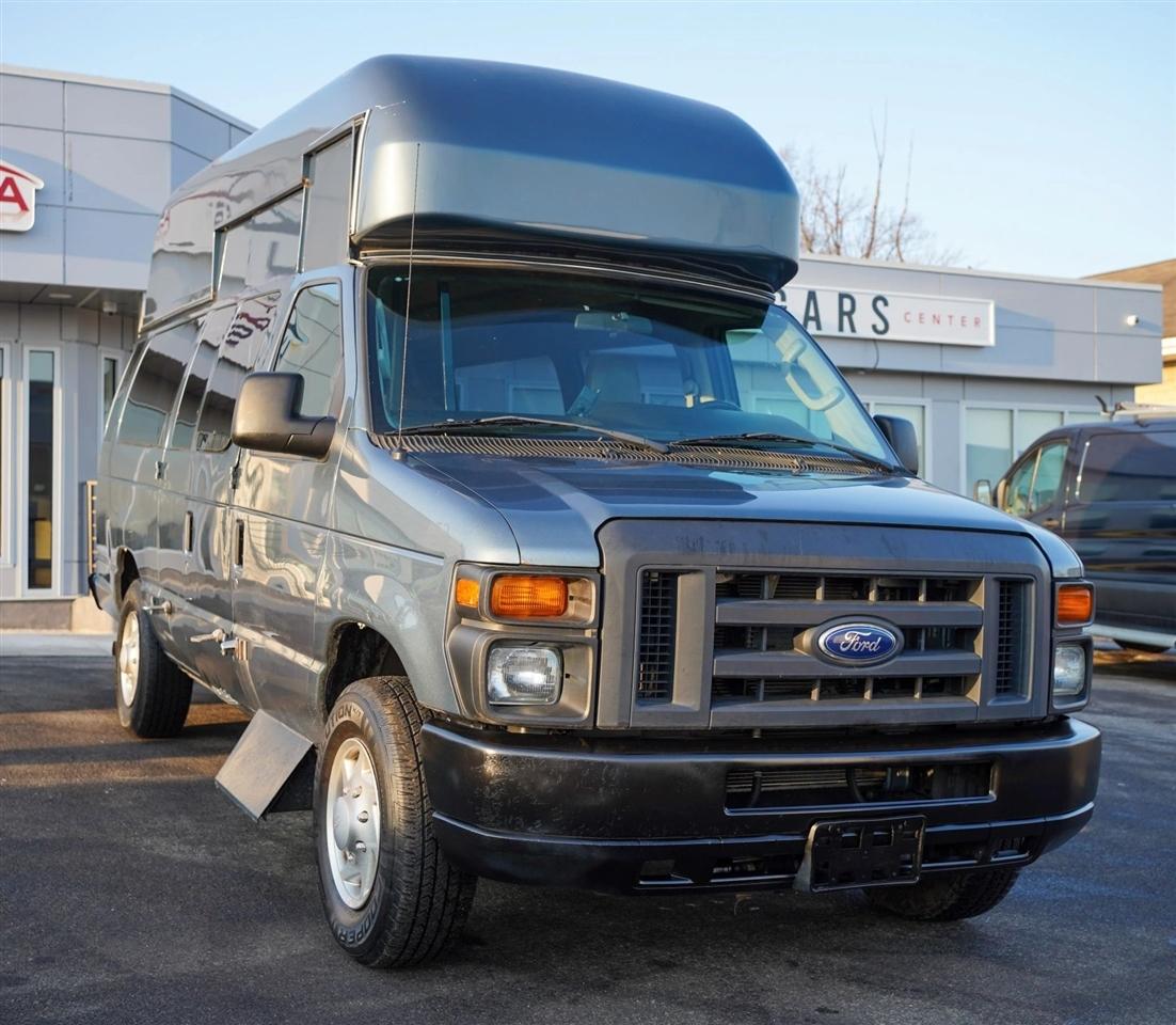 Ford Econoline E-350 Super Duty Extended 2014