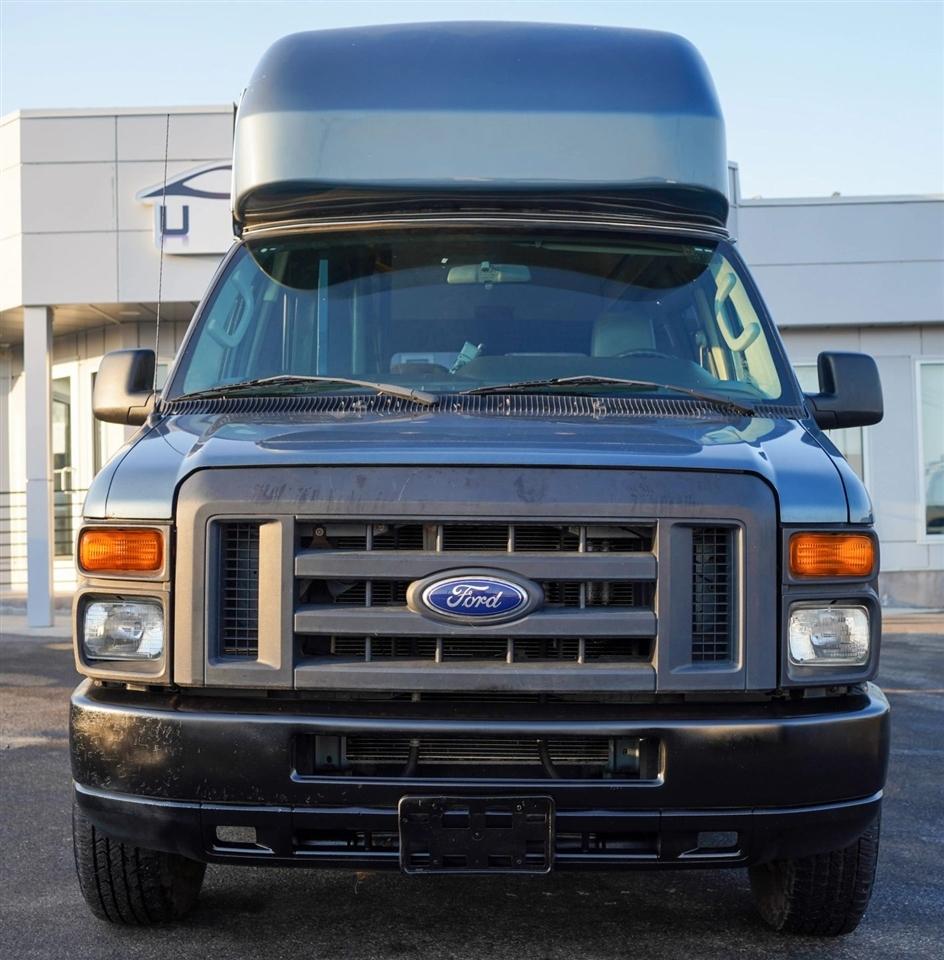 Ford Econoline E-350 Super Duty Extended 2014