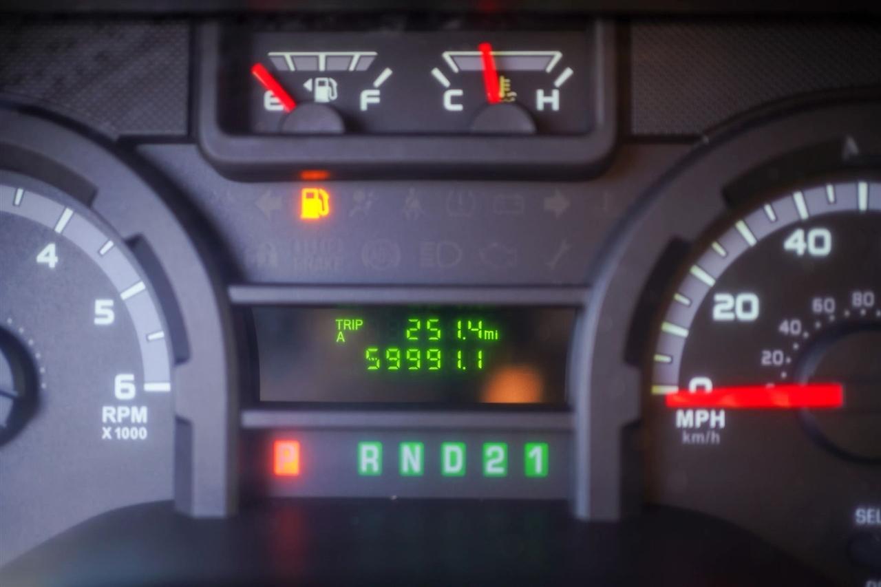 Ford Econoline E-350 Super Duty Extended 2014