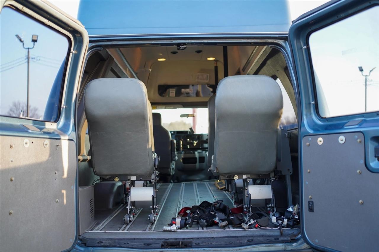 Ford Econoline E-350 Super Duty Extended 2014