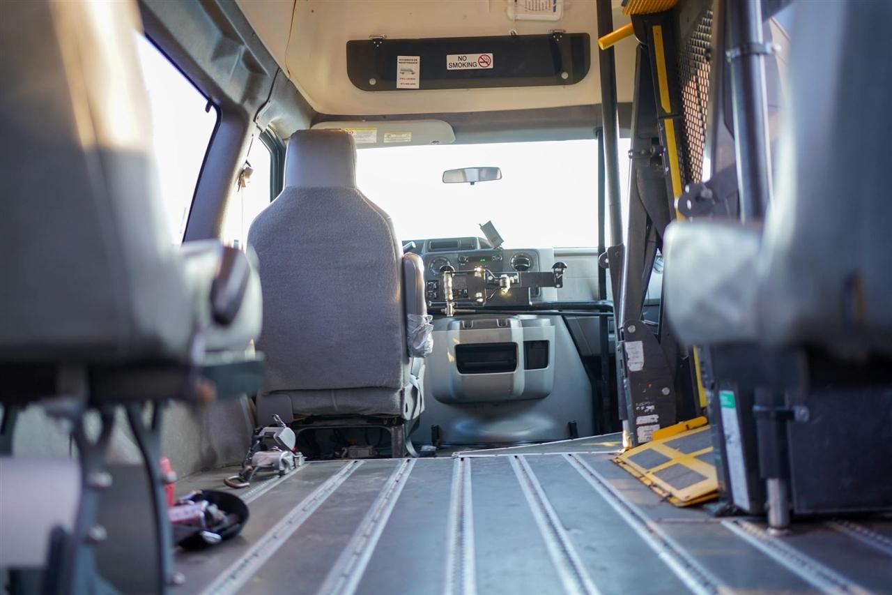 Ford Econoline E-350 Super Duty Extended 2014