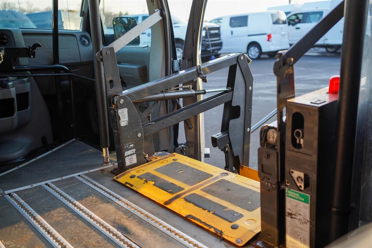 Ford Econoline E-350 Super Duty Extended 2014