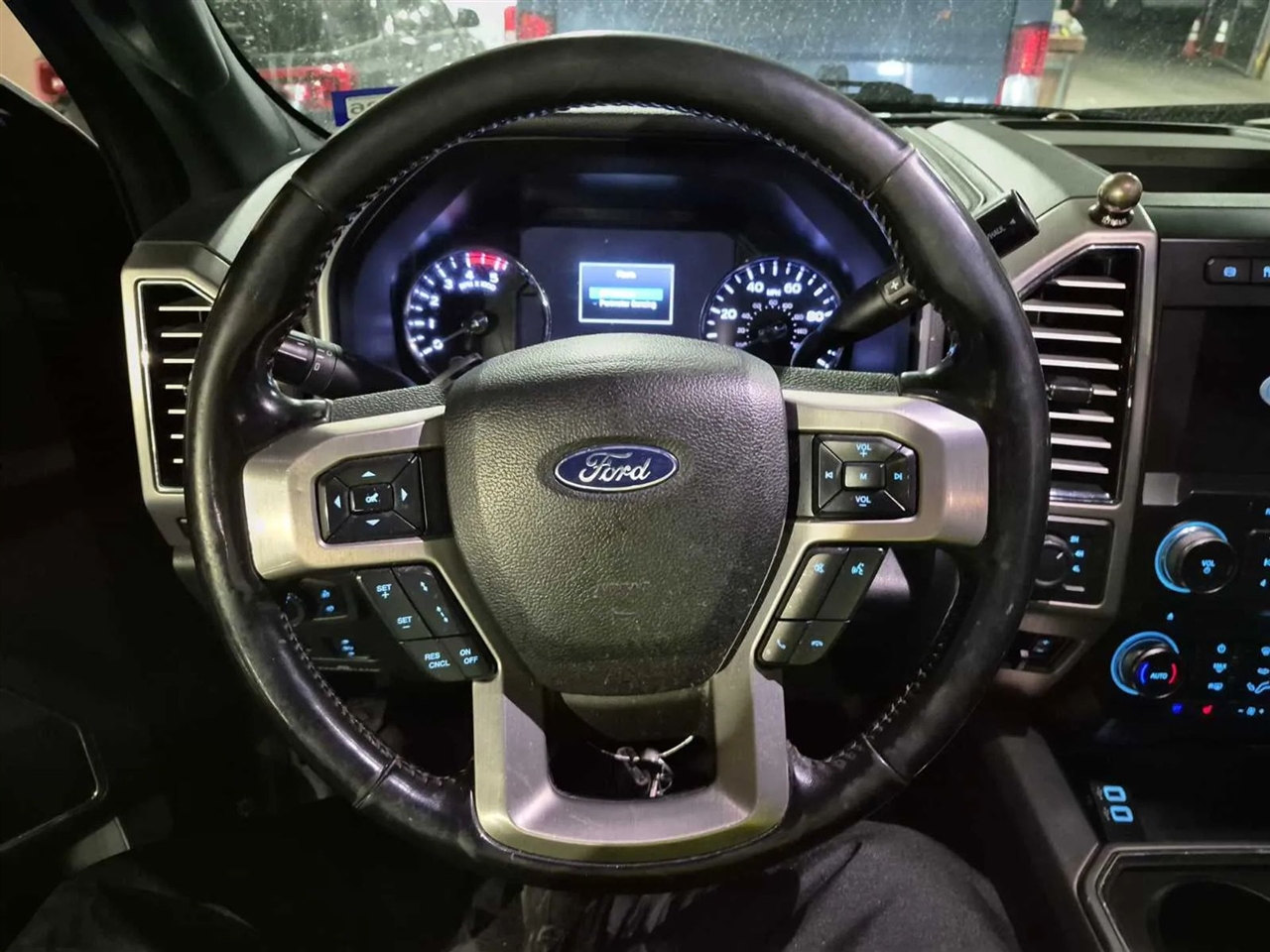 Ford F-350 SD Lariat Crew Cab Long Bed DRW 4WD 2018