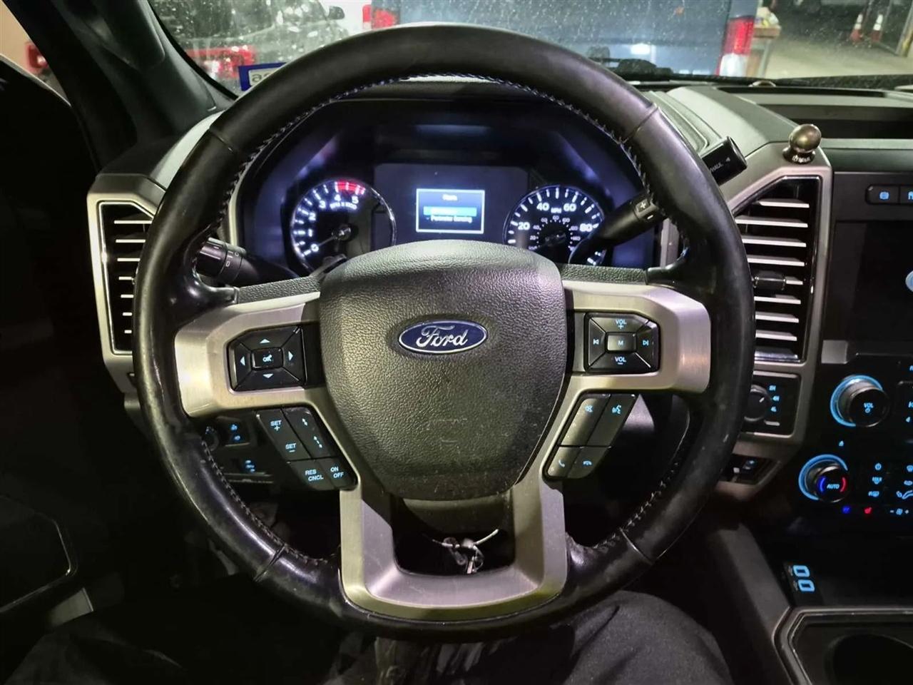 Ford F-350 SD Lariat Crew Cab Long Bed DRW 4WD 2018