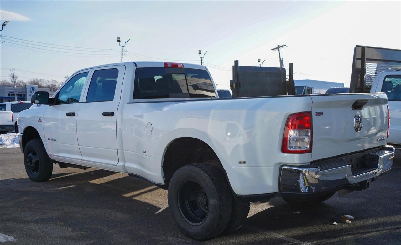 RAM 3500 Tradesman Crew Cab 4WD DRW 2022
