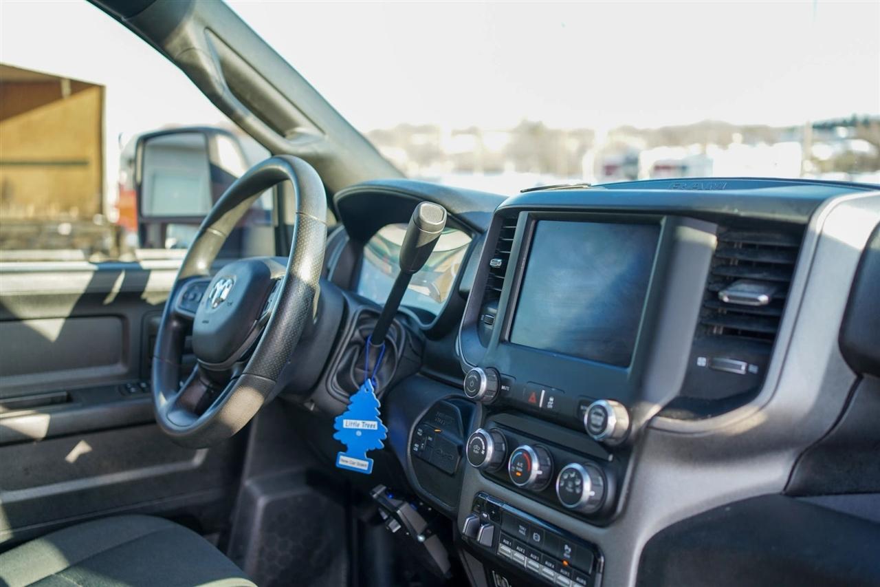 RAM 2500 Tradesman Crew Cab SWB 4WD 2024