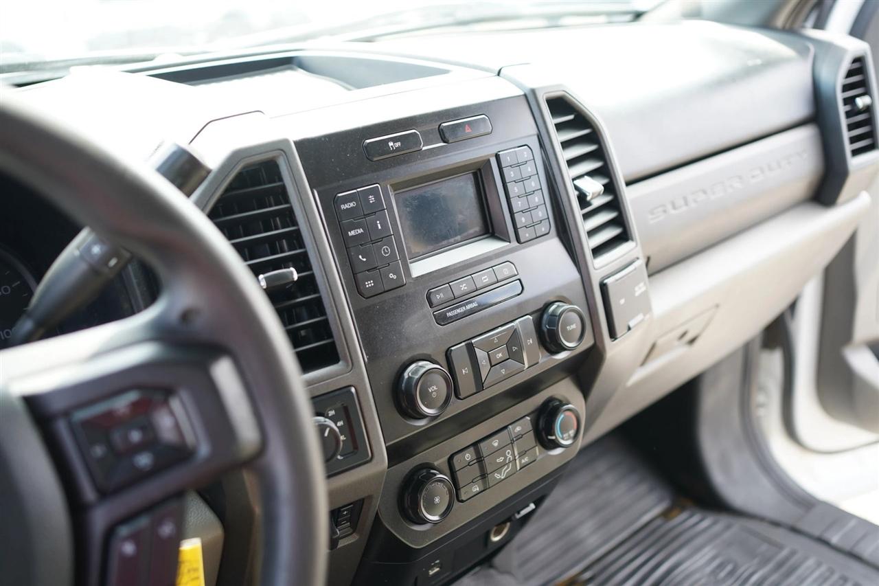 Ford F-350 SD XL Crew Cab Long Bed DRW 4WD 2019