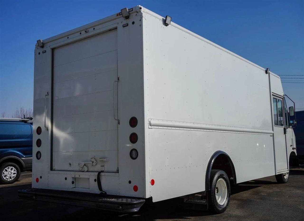 Ford E450 Super Duty No data 2023