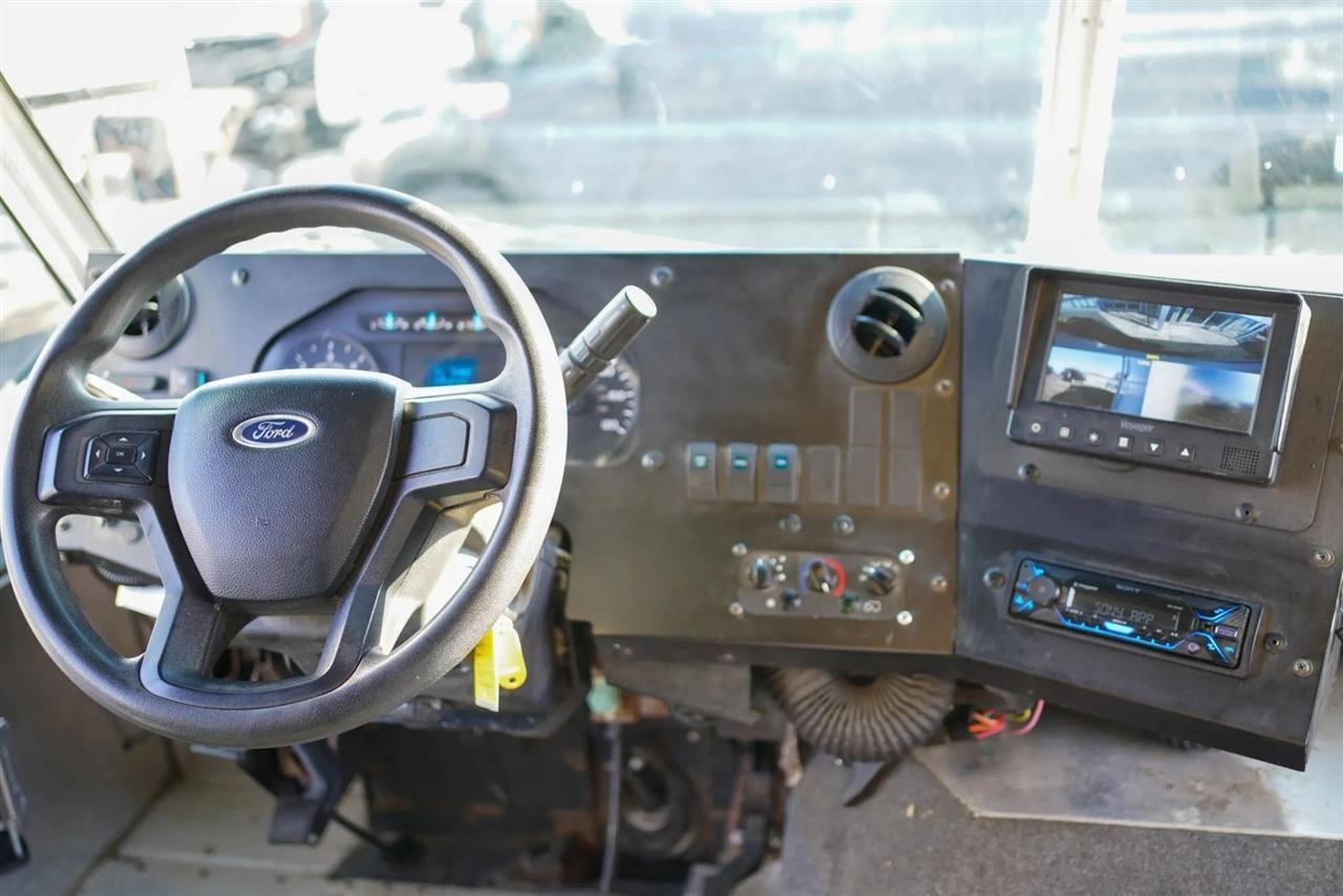 Ford E450 Super Duty No data 2023