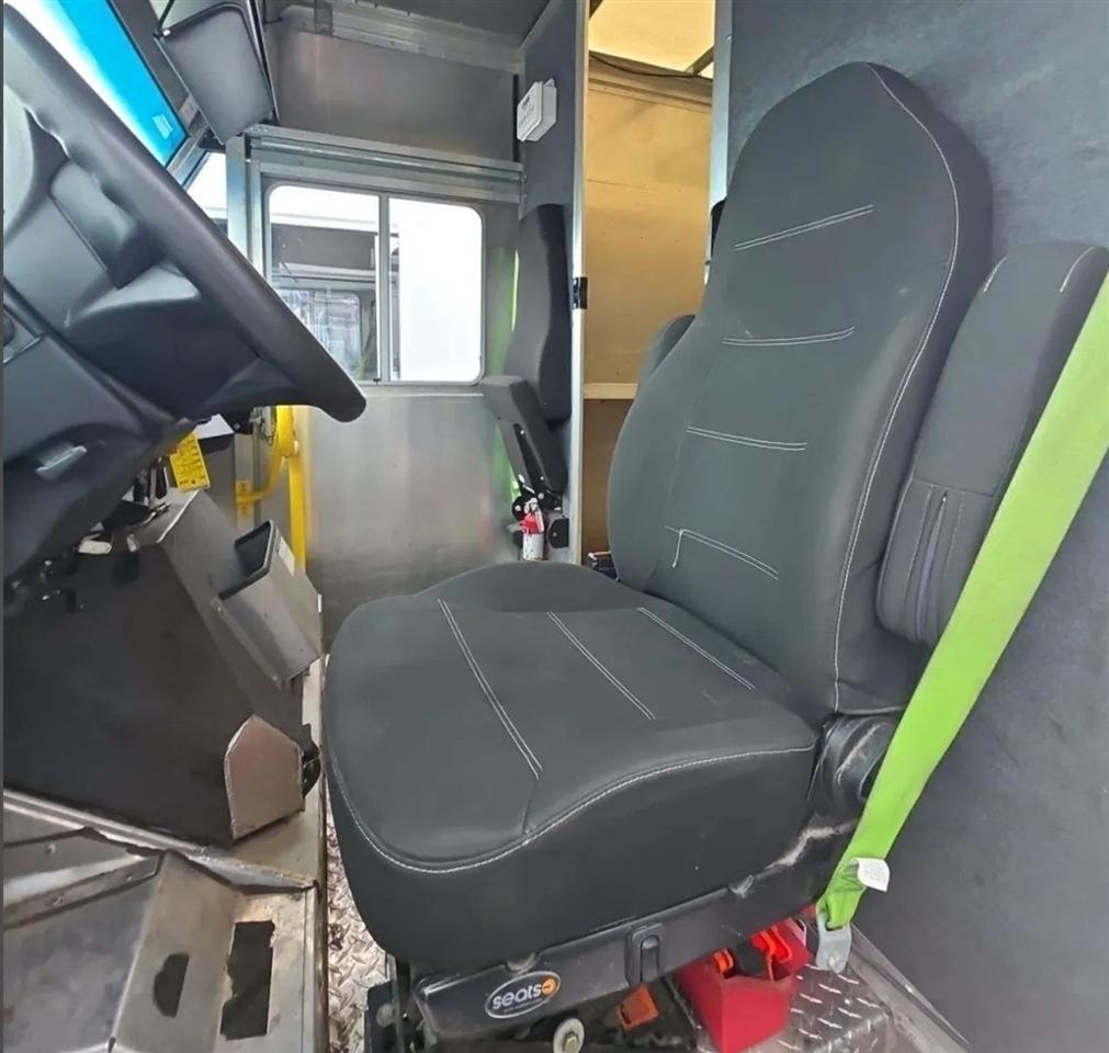 Ford E450 Super Duty No data 2023